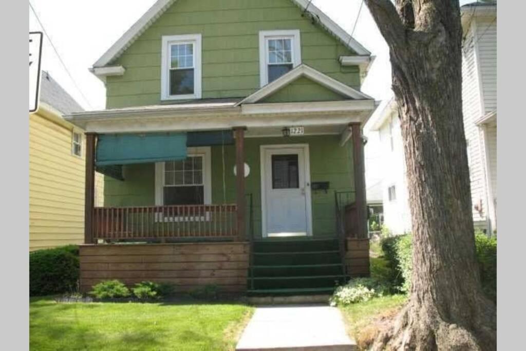 The Oakwood Cottage- With Private Yard & Parking, Minutes From Falls & Casino By Niagara Hospitality 나이아가라폴스 외부 사진