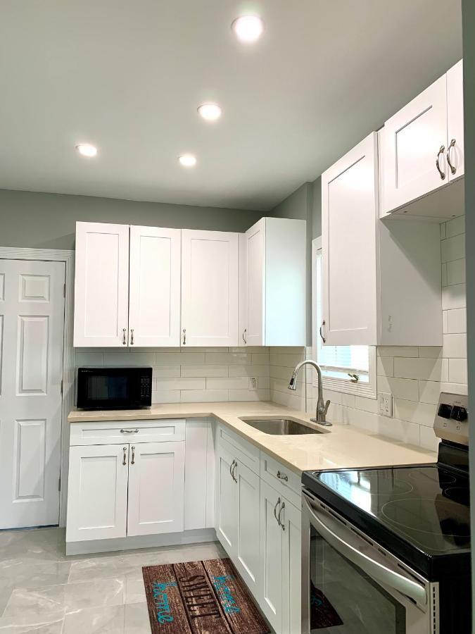The Oakwood Cottage- With Private Yard & Parking, Minutes From Falls & Casino By Niagara Hospitality 나이아가라폴스 외부 사진