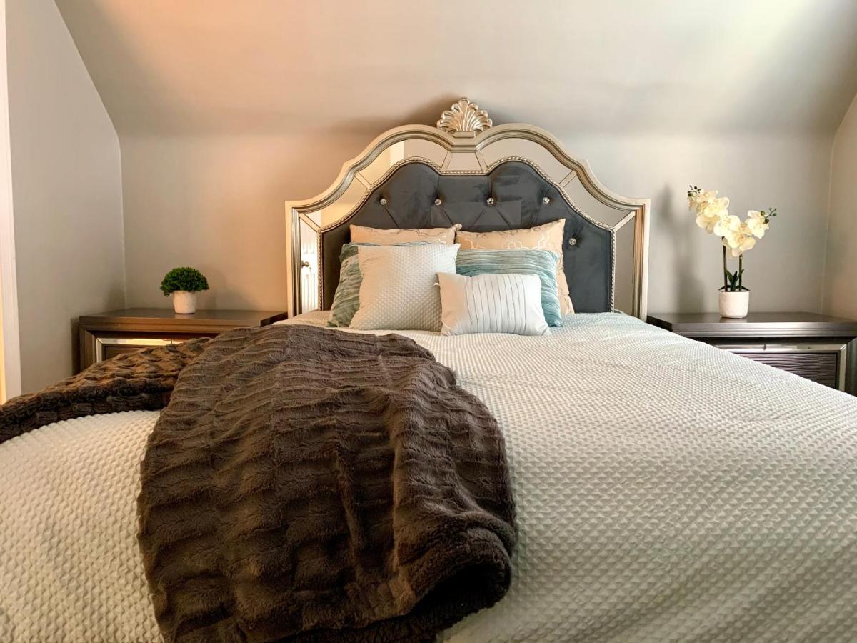 The Oakwood Cottage- With Private Yard & Parking, Minutes From Falls & Casino By Niagara Hospitality 나이아가라폴스 외부 사진