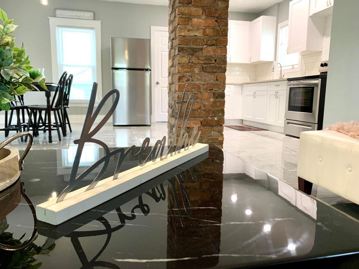 The Oakwood Cottage- With Private Yard & Parking, Minutes From Falls & Casino By Niagara Hospitality 나이아가라폴스 외부 사진