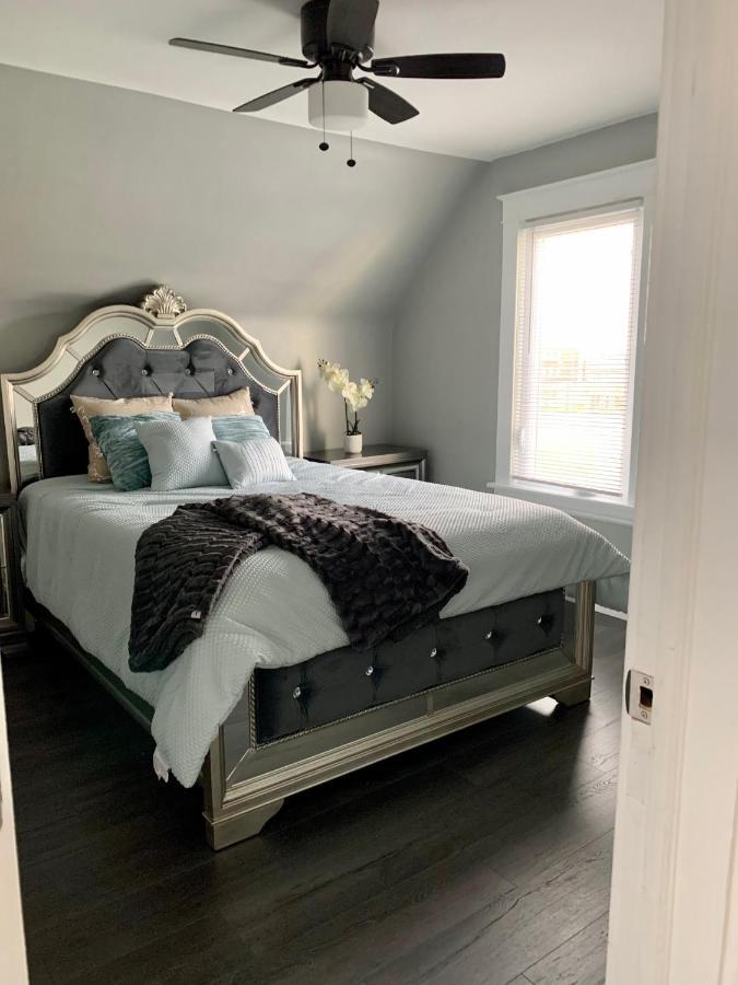 The Oakwood Cottage- With Private Yard & Parking, Minutes From Falls & Casino By Niagara Hospitality 나이아가라폴스 외부 사진